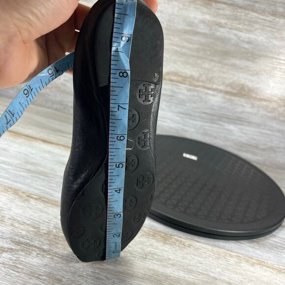 Tory Burch Women's Reva Black Leather Silver Charm Ballet Flats Size ? - Picture 12 of 13